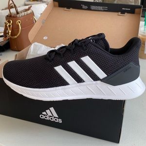 Men’s Adidas Questar Flow NXT; size 10.5